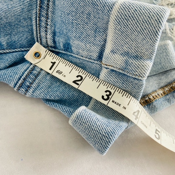 American Eagle “Mom Short” Stretch Size 18 Light Wash / Cuffed / Summer / Cuffed - Picture 12 of 12